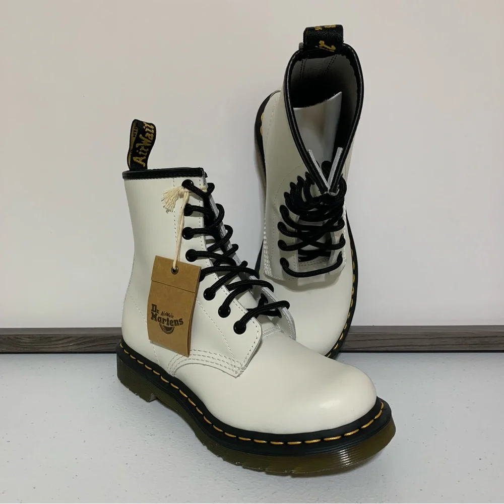 The Dr. Martens Women’s 1460 Smooth Leather Lace Up Boots-Size 6 NWT - Picture 5 of 11